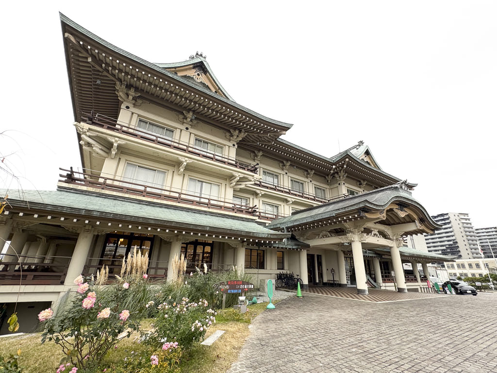 圖2 充滿復古氛圍的「琵琶湖大津館」結合日本和西洋風格，不論外觀還是內部裝潢都是頂級標準，襯托琵琶湖和古都大津的美景